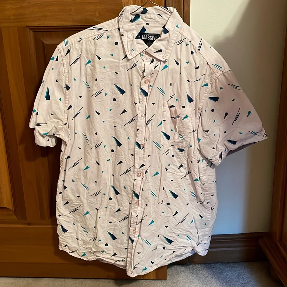 Massive button up - Picture 1 of 4